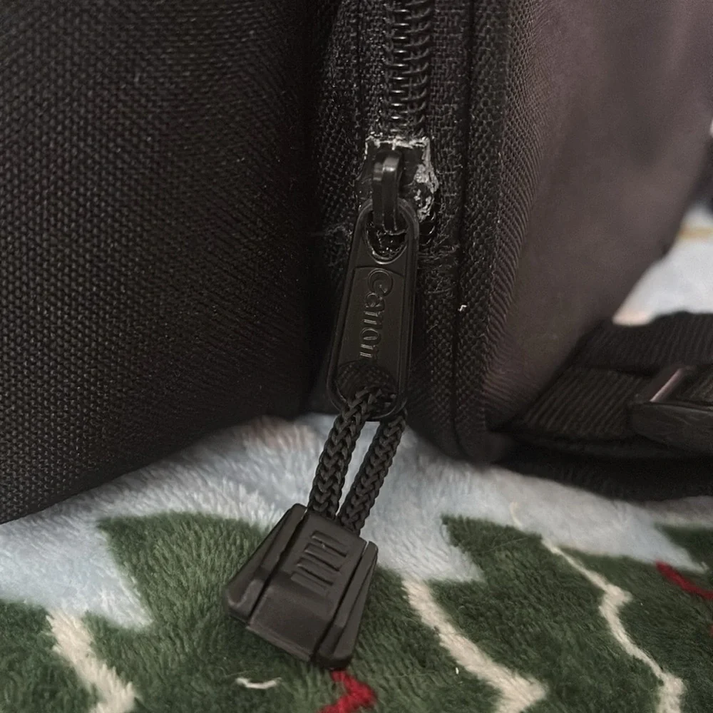 Canon camera soft case. Shoulder gadget bag